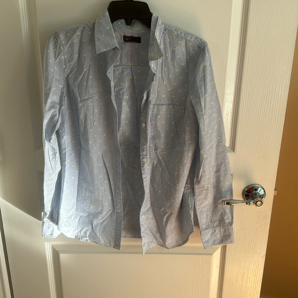 Gap button up